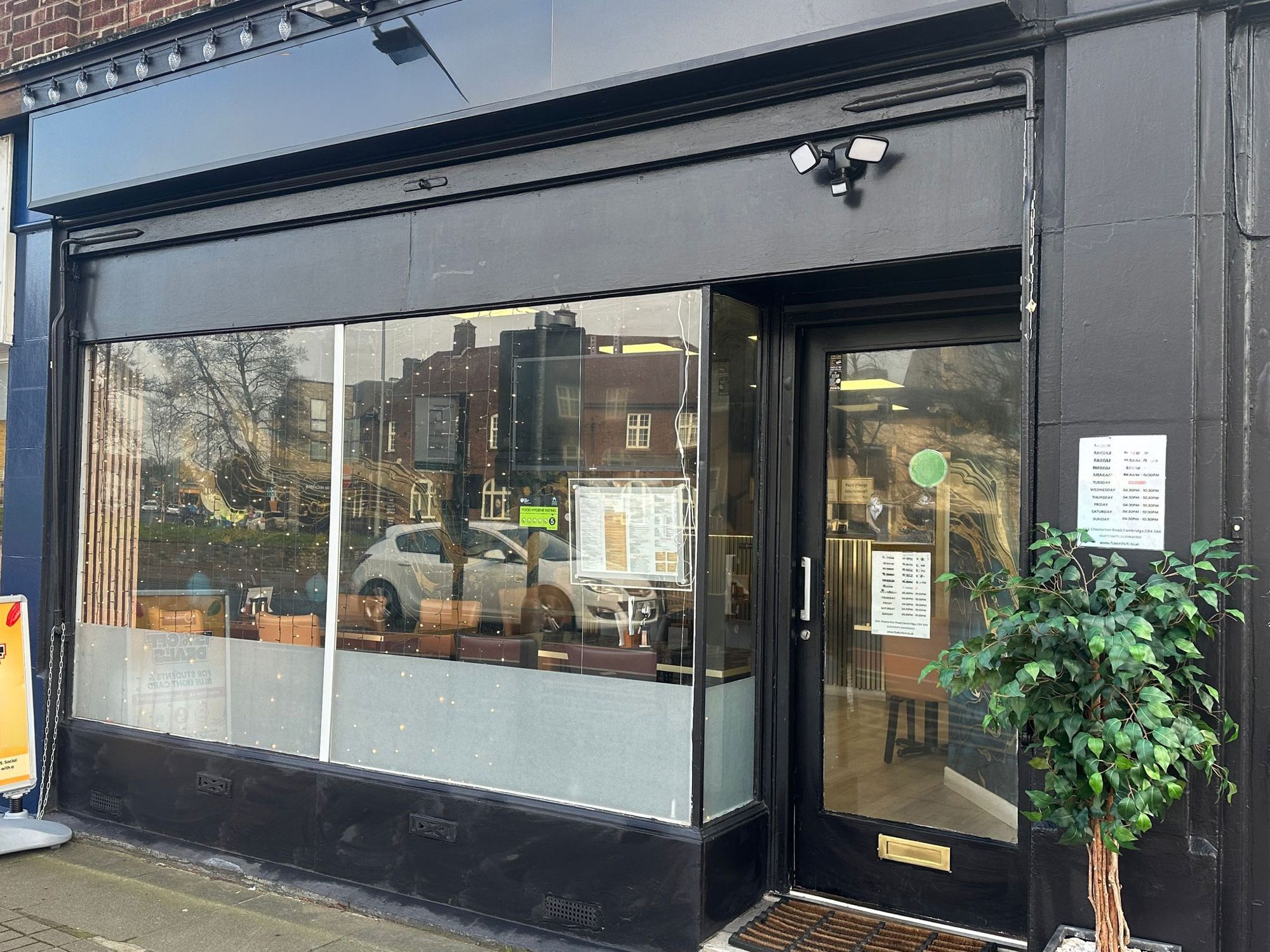 Authentic Indian Restaurant & Takeaway – Excellent Cambridge Location | 4.9 Stars & Halal Menu